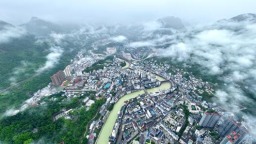 湖北鹤峰的绿色实践：从“生态颜值”到“发展价值”